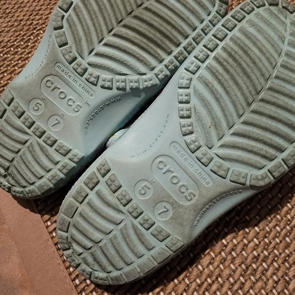 ⚠️SOLD⚠️Vera Bradley× Crocs Little Mermaid *Limited Edition* - Picture 2 of 6